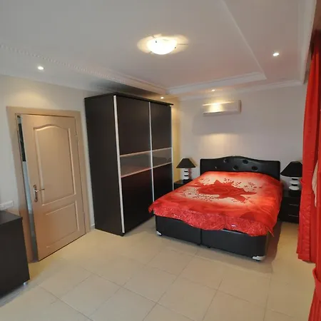 Europ Penthouse Apartament *